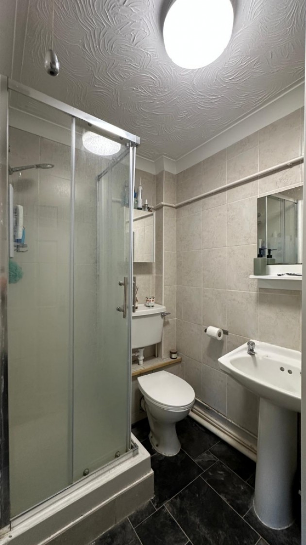 Commercial Road, London, E14 - Photo 6