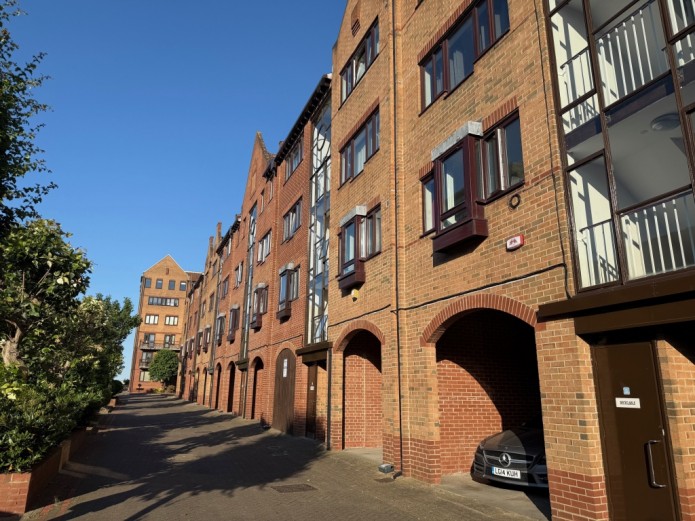 Amsterdam Road