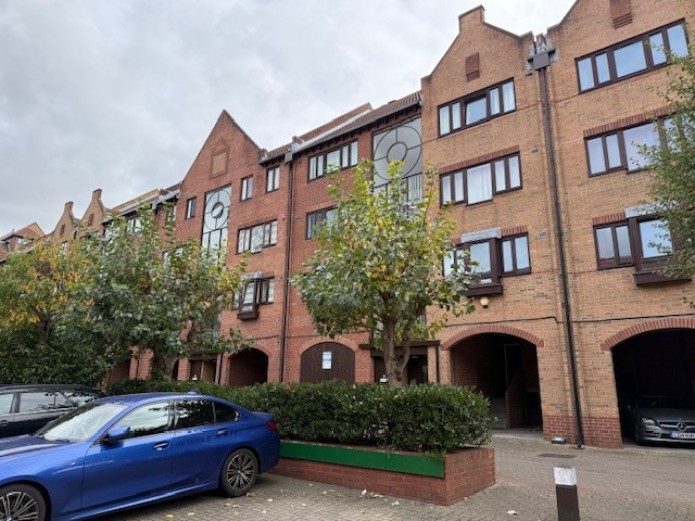 Amsterdam Road E14 3JB