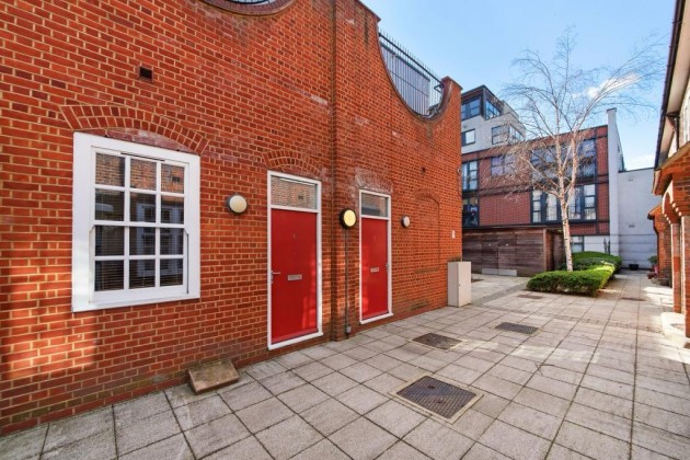 Bartlett Mews, London, E14 - Photo 1