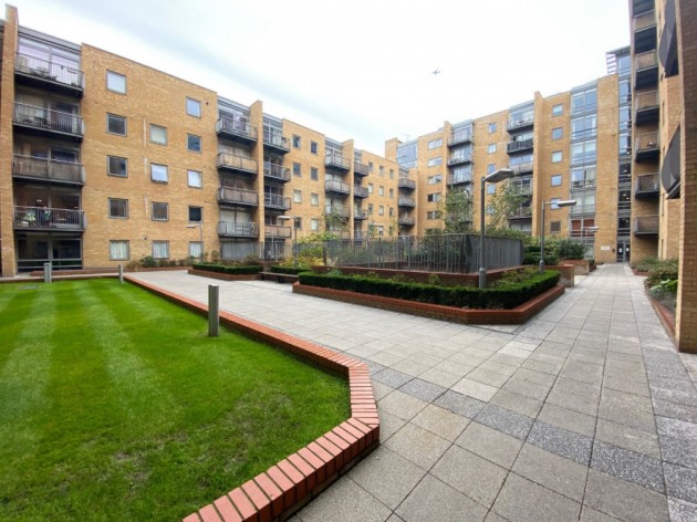 Millharbour, Canary Wharf,, London, E14 - Photo 6